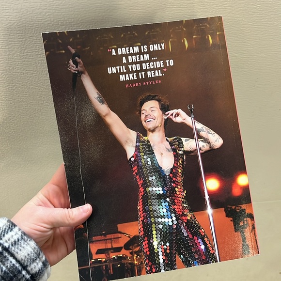 Harry Styles Magazine - Picture 3 of 3